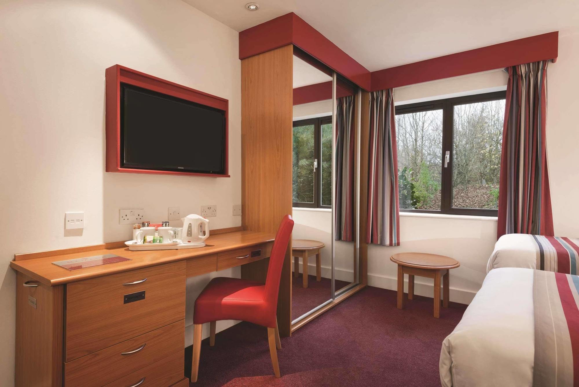 Ramada Cambridge Hotel Fen Drayton Exterior foto