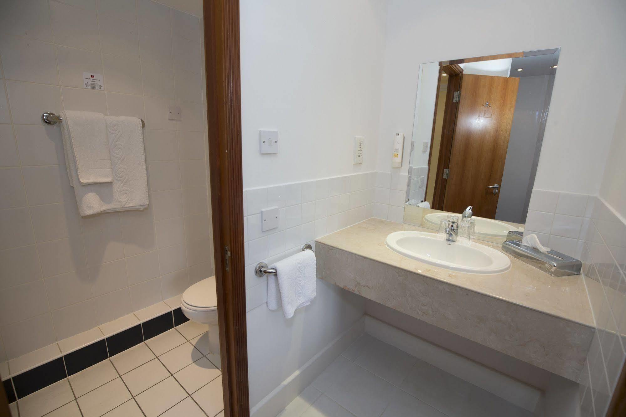 Ramada Cambridge Hotel Fen Drayton Exterior foto