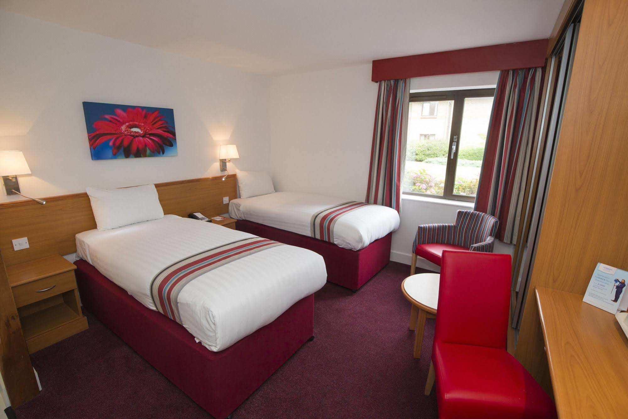 Ramada Cambridge Hotel Fen Drayton Exterior foto