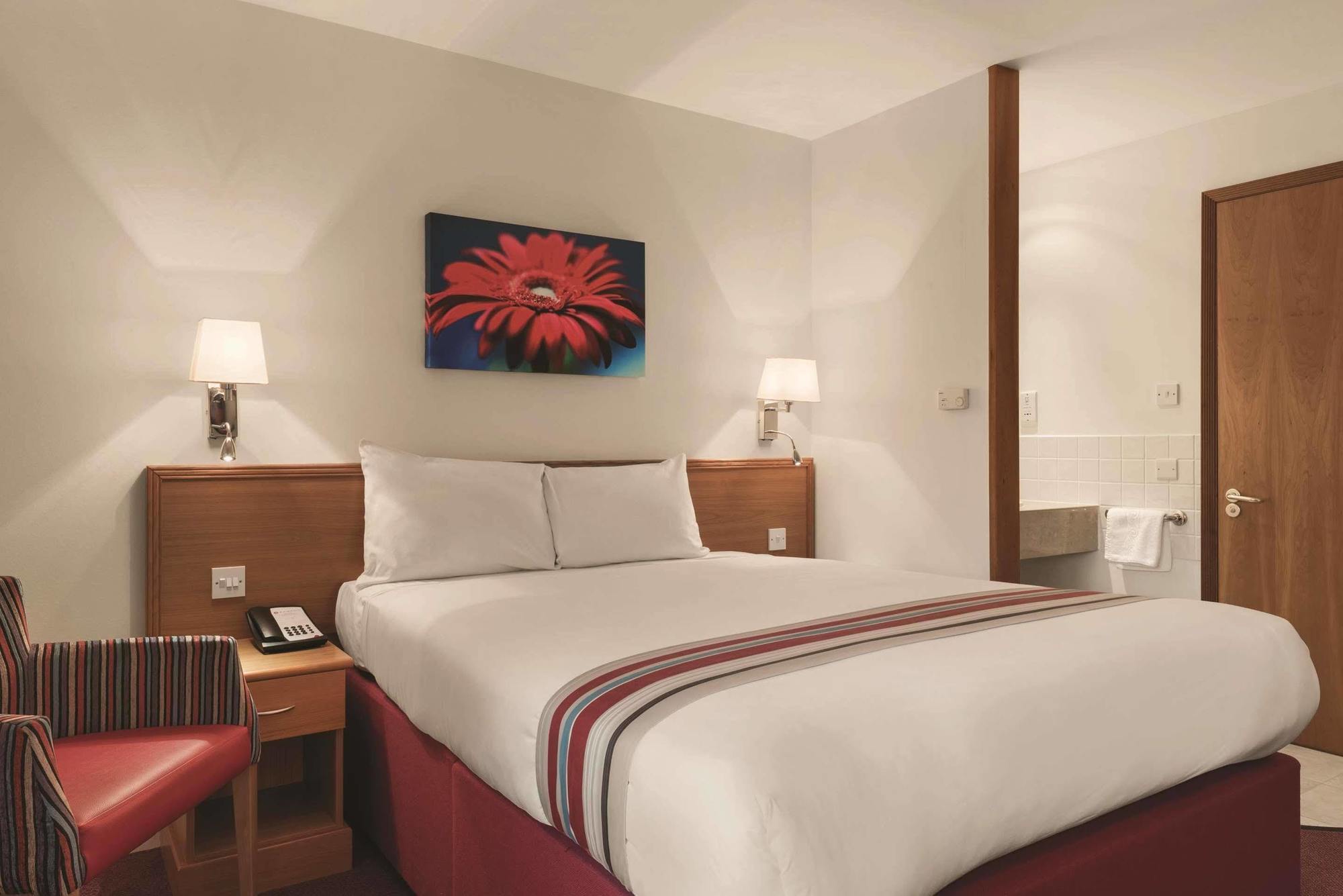 Ramada Cambridge Hotel Fen Drayton Exterior foto