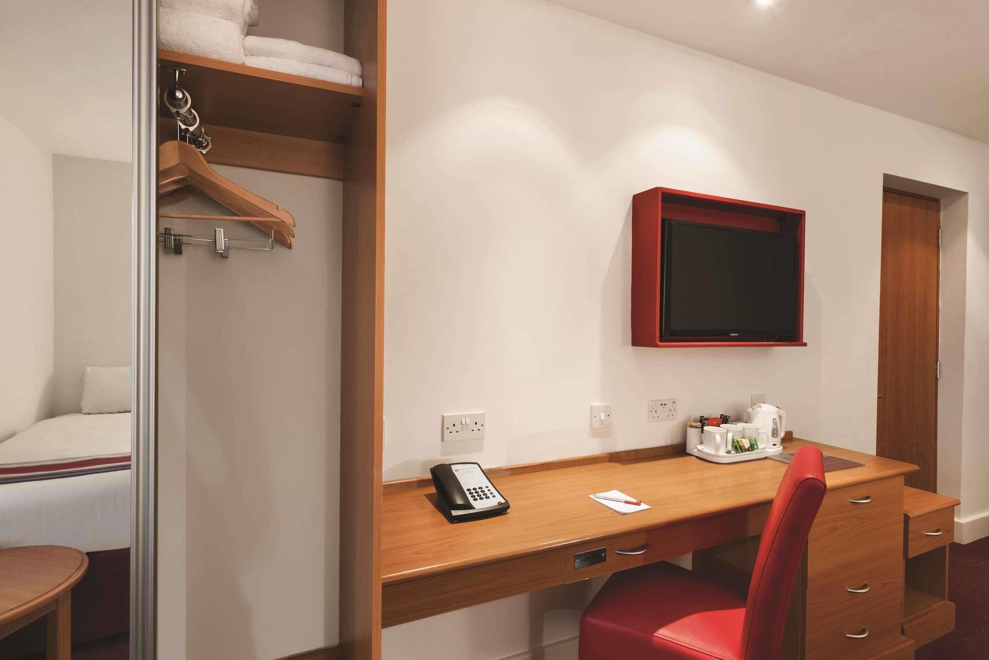 Ramada Cambridge Hotel Fen Drayton Exterior foto