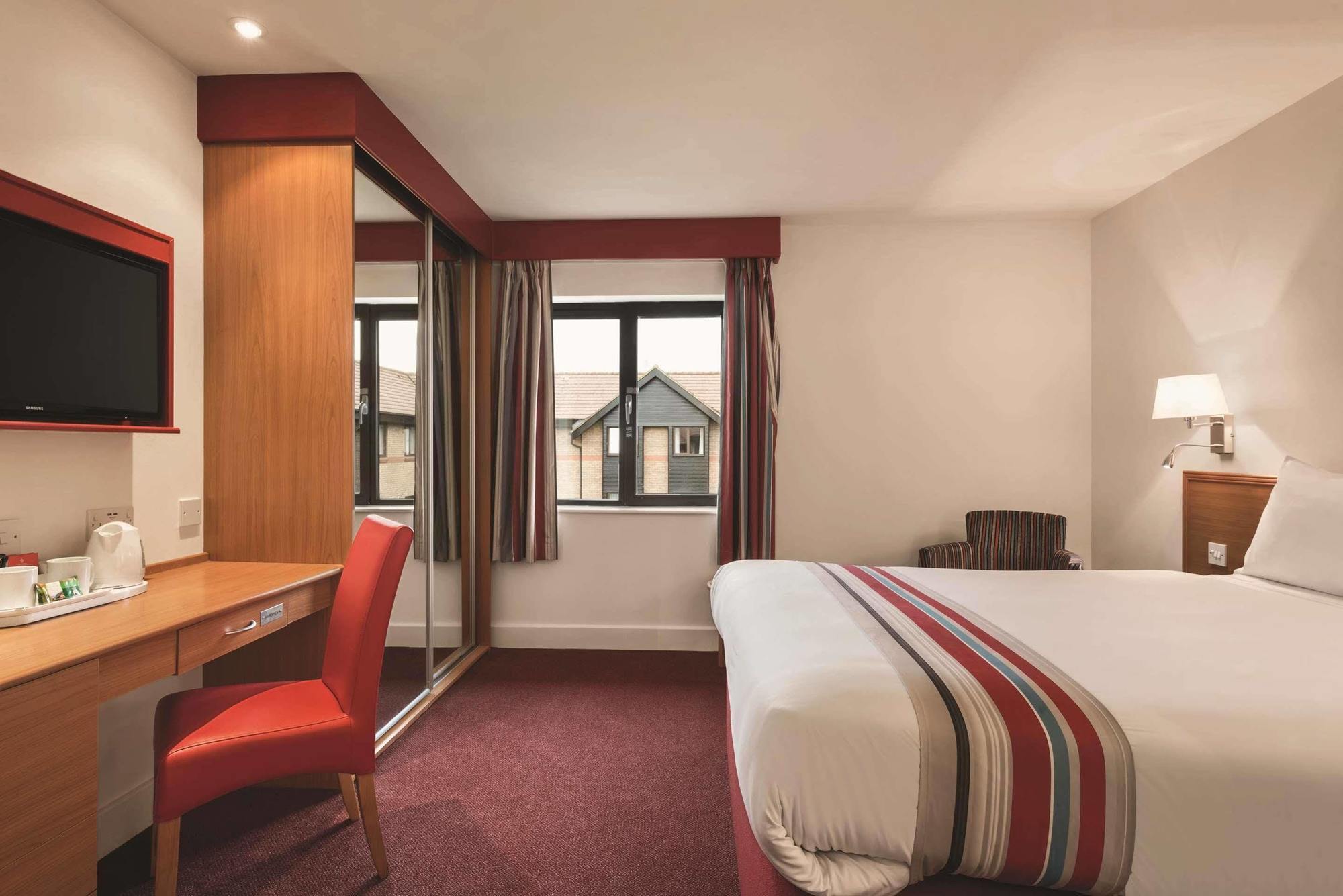 Ramada Cambridge Hotel Fen Drayton Exterior foto