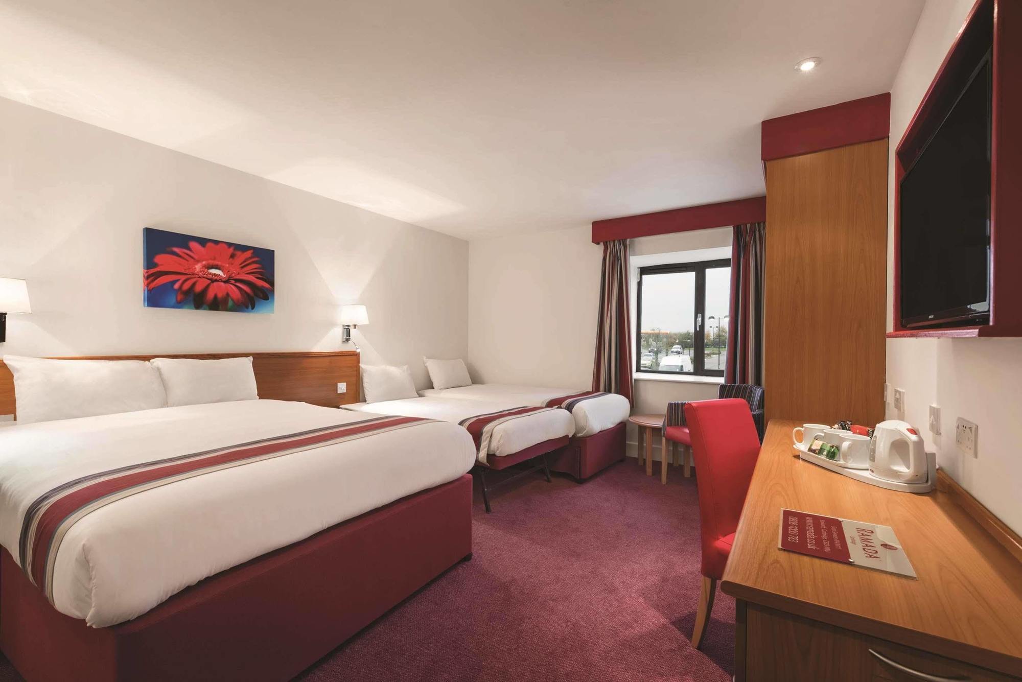 Ramada Cambridge Hotel Fen Drayton Exterior foto